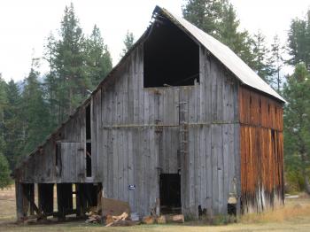 File:Old Barn Near Plain, WA.jpg - Wikimedia Commons