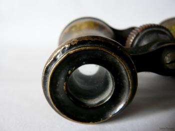 Physical bumps (old binoculars with time bumps). Everyone ...