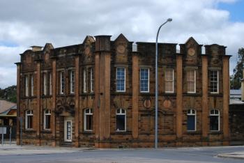 File:Old Building - laura.JPG - Wikimedia Commons