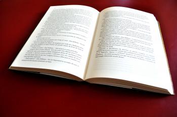 Free picture: open, book, red, tablecloth