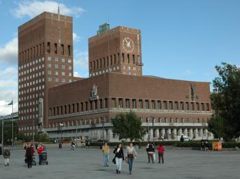 File:Oslo City hall.jpg - Wikimedia Commons