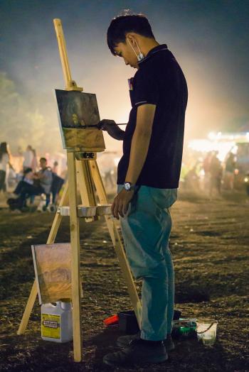 Painter at the festival