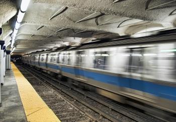 File:Blue Line Train Passing Through State Street Station.jpg ...