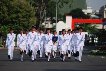 Kumpulan Artikel Menarik: Lahirnya Pasukan Pengibar Bendera Pusaka ...
