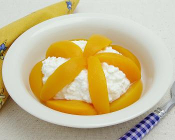 Cottage-Cheese-with-Peaches.jpg