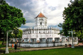 File:Phra Sumen Fort, Bangkok 2.jpg - Wikimedia Commons