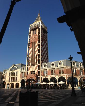 File:Piazza, Batumi.JPG - Wikimedia Commons