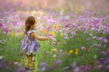 girl-picking-flowers - Fine Art Newborn Photography in New Orleans ...