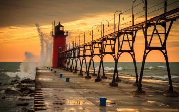 Red lighthouse at the pier / 1920 x 1200 / Other / Photography ...