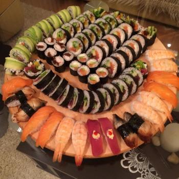 Homemade] Sushi plate I made with my SO. : food