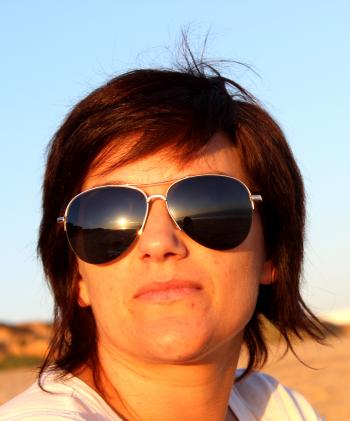 Portrait of a woman with sunglasses