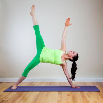 Balancing Star Yoga Pose Is a Cross Between Sage and Half Moon ...