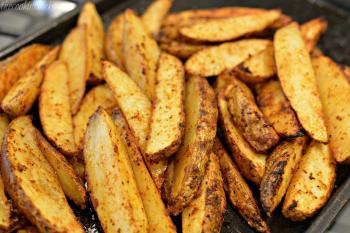 Seasoned Potato Wedges - The Cookin Chicks