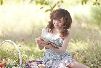 Pretty Girl reading book