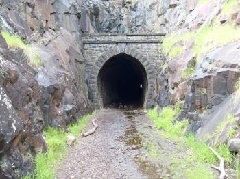 File:Eastern Railway Tunnel.jpg - Wikimedia Commons