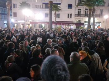 Rassemblement de soutien à Charlie Hebdo - 7 janvier 2015 - Toulon - P1980278