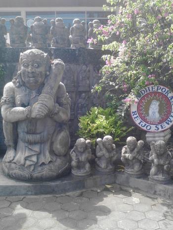 HVIC TULUNGAGUNG: RETJO SEWU TULUNGAGUNG
