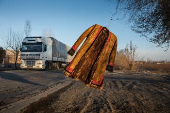 On the Ancient Silk Road, a Walk Shadowed by a Mystery