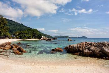 File:Rocky beach.jpg - Wikimedia Commons