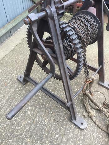 THBWINCH001 cast iron winch with chain -rusty - Trevor Howsam Limited