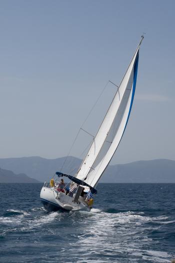 File:Heeling sailboat.jpg - Wikimedia Commons