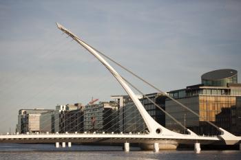 File:The Samuel Beckett Bridge is under construction.jpg - Wikimedia ...