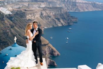 Santorini videographers & photographers // Wedvisions Studio