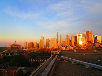 Scanning Toronto skyline, at dawn, 2017 06 12 A -ac