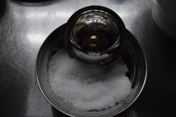 Sea ​​salt in an iron plate