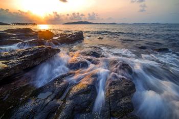 File:In the morning seascape.jpg - Wikimedia Commons