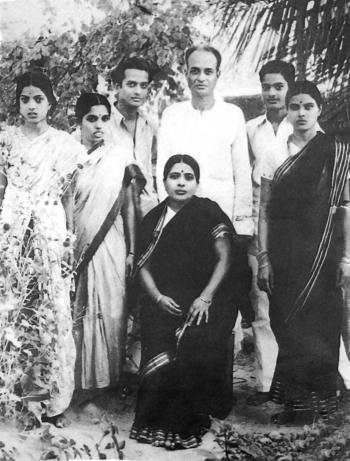 Seshendra with parents wife Janaki