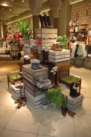floating built up space for vendor- shop 360 around- build up with ...