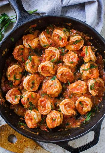 15-Minute Easy Garlic Shrimp In Tomato Sauce (Video)