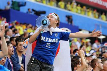 World Cup: Japanese Fans Clean Up Stadium After Win | PEOPLE.com