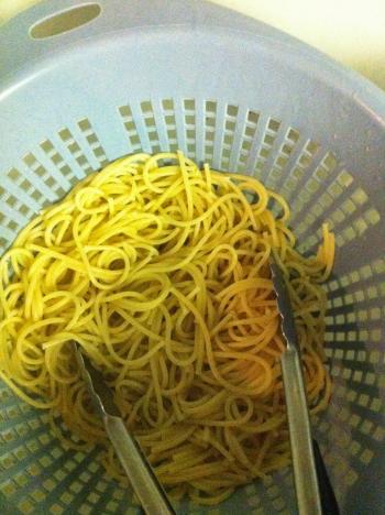 Spaghetti in colander