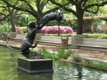 Reflecting Pool - Statue | ZooChat