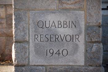 File:Quabbin Reservoir Stone Sign.jpg - Wikipedia