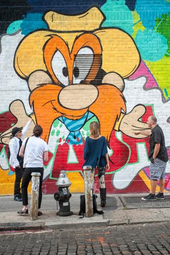 Street art scene with insider - Airbnb