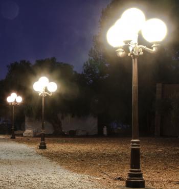 Antique 4 Globe Street Lamp - A1 Party