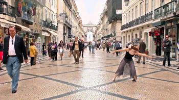 Ballerina dances in the streets of Lisbon - YouTube