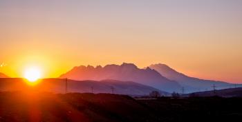 File:Dokan Mountain at Sunrise.JPG - Wikimedia Commons