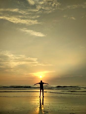 File:Sunrise 2 pantai Glayem Indramayu.jpg - Wikimedia Commons