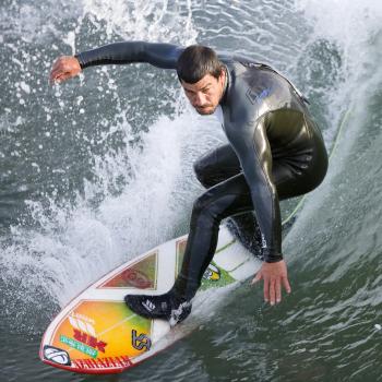 File:Surfer at the Cayucos Pier, Cayucos, CA.jpg - Wikimedia Commons