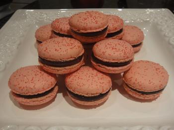 How to Make Not So Sweet Raspberry Macaron- Recipe 紅莓馬卡龍 - YouTube