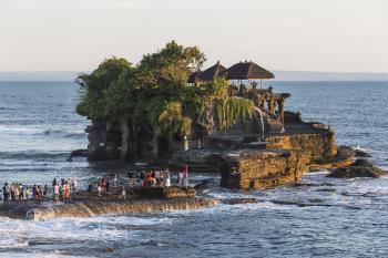 File:Tanah-Lot Bali Indonesia Pura-Tanah-Lot-01.jpg - Wikimedia Commons