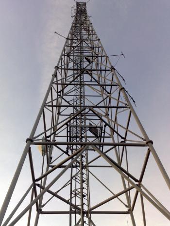 File:Crow Knowl Telecommunications Mast.jpg - Wikimedia Commons