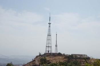 File:Television Tower atop Sinhagad Fort.jpg - Wikimedia Commons