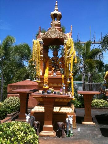 From Pizza to Pad Thai to Peking Duck: Thai Spirit Houses