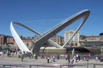 File:Gateshead millennium bridge open.jpg - Wikimedia Commons