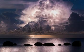 Lightnings in thick clouds / 2048 x 1280 / Skyandclouds ...